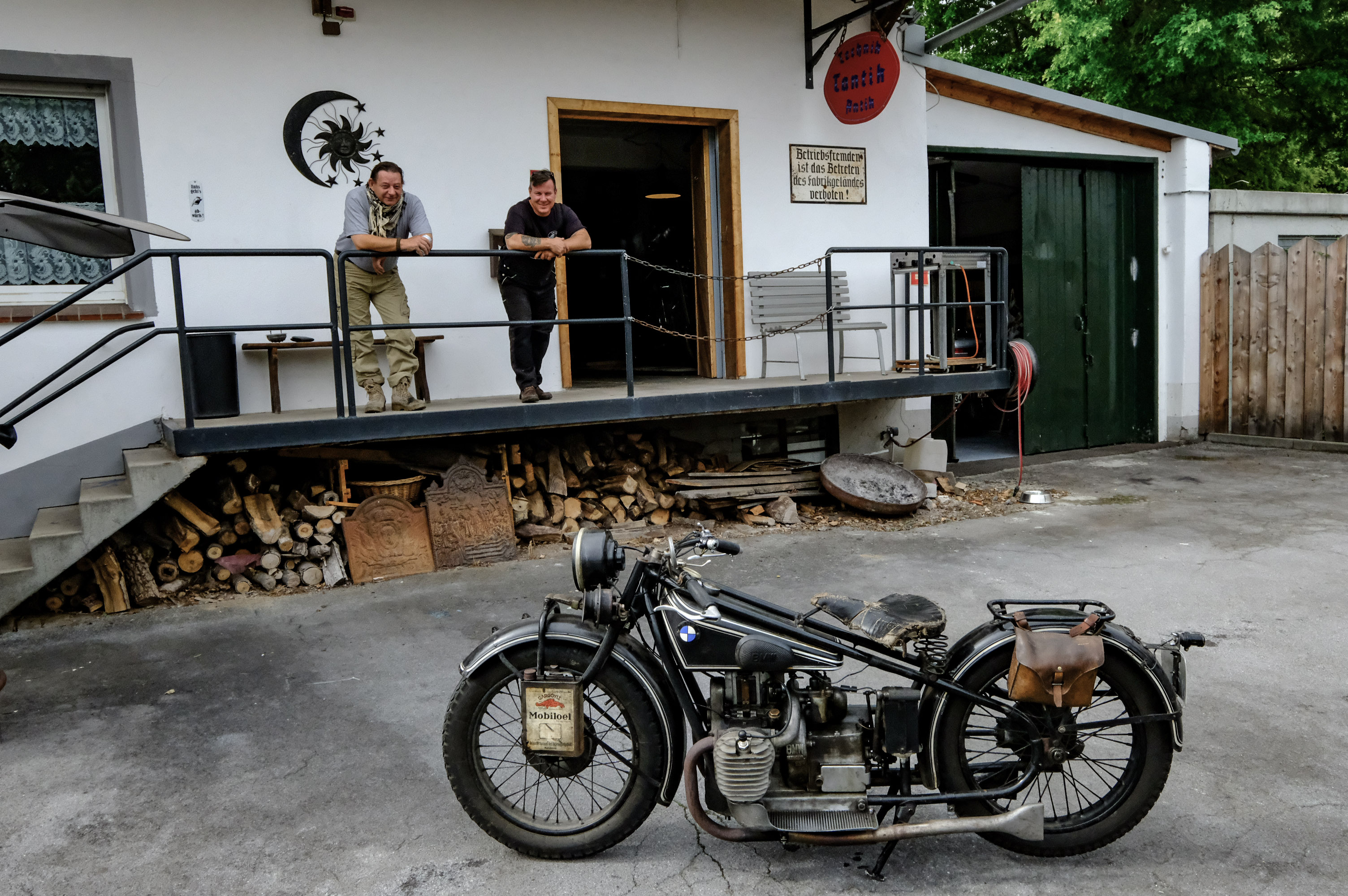 Foto vom Vereinsgebäude und BMW R 63